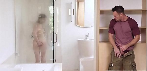  Johnny Castle joins Jenna Ross in the shower for one hot fuck